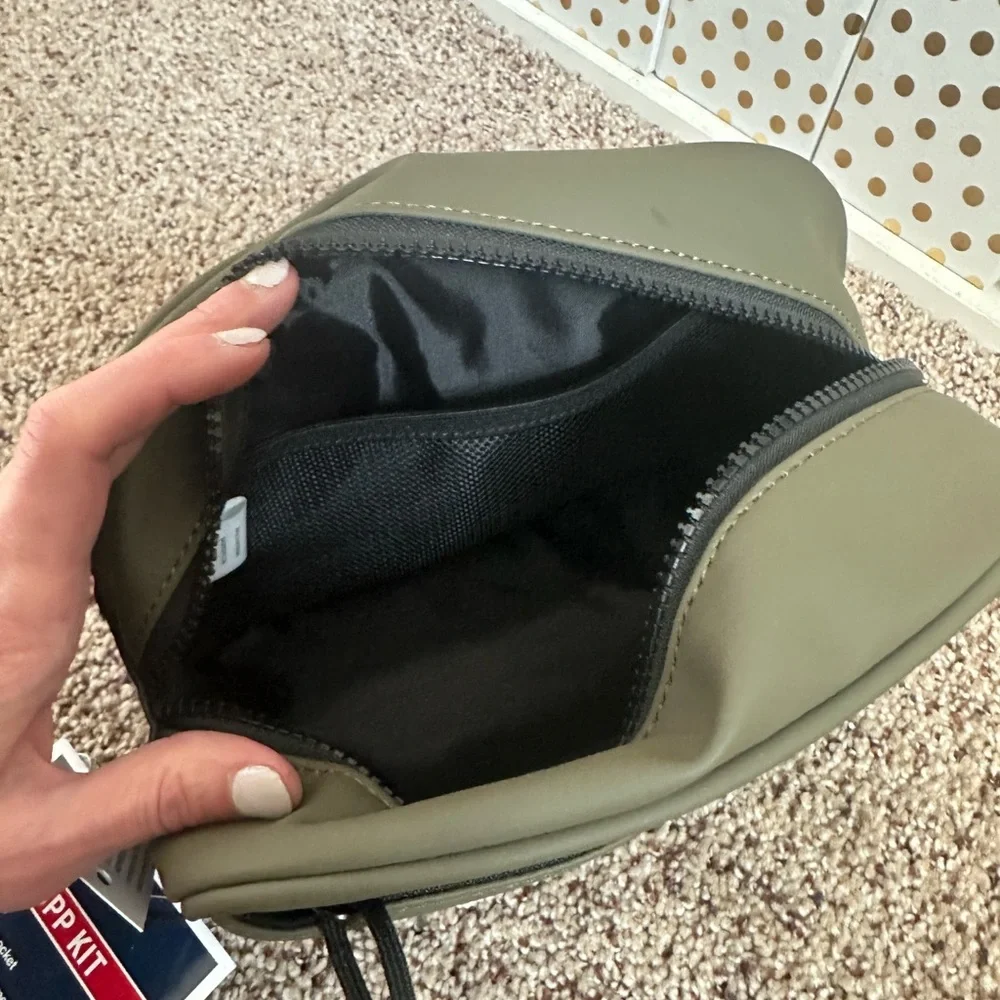 Duchamp London | Olive Green Dopp Kit - Picture 3 of 4